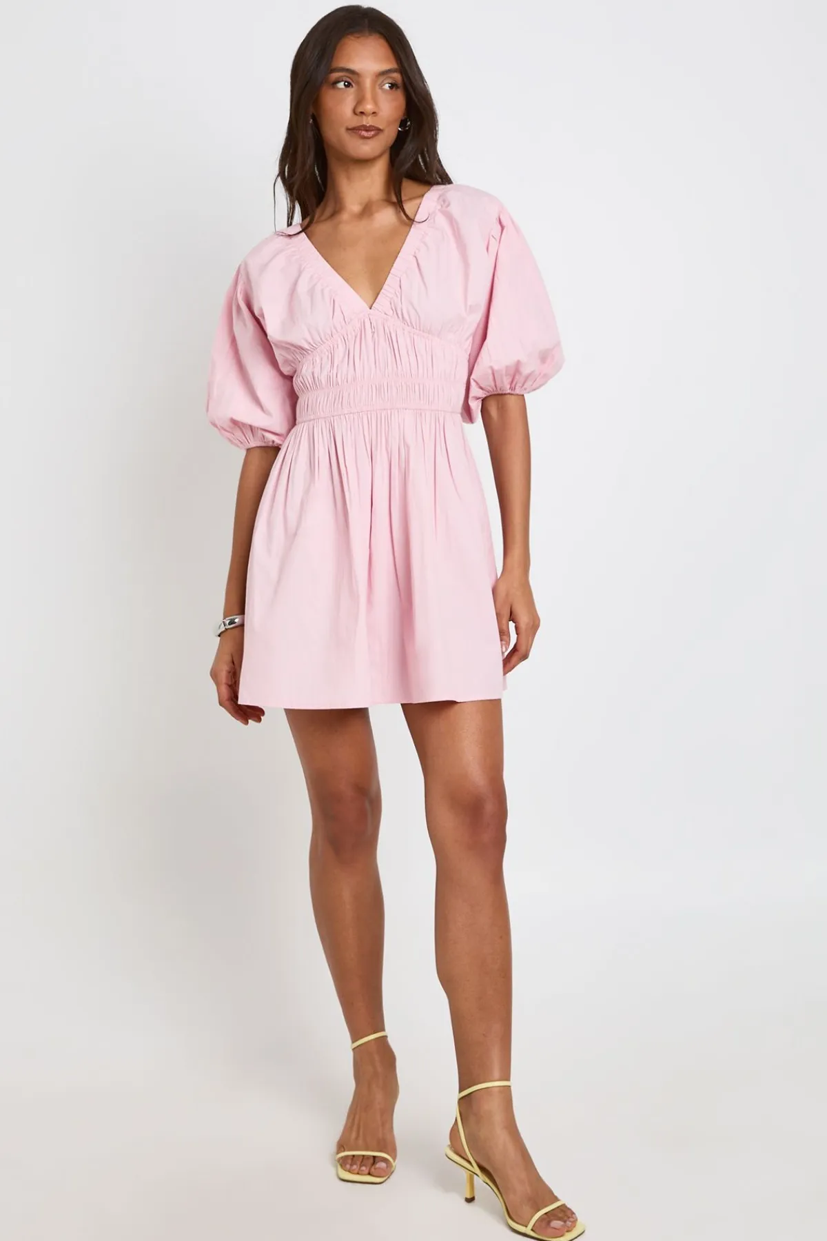 boohoo Robe Mini En Popeline De Coton Froncée Avec Encolure En V Et Manches Bouffantes<Femme Robes Courtes|Robes