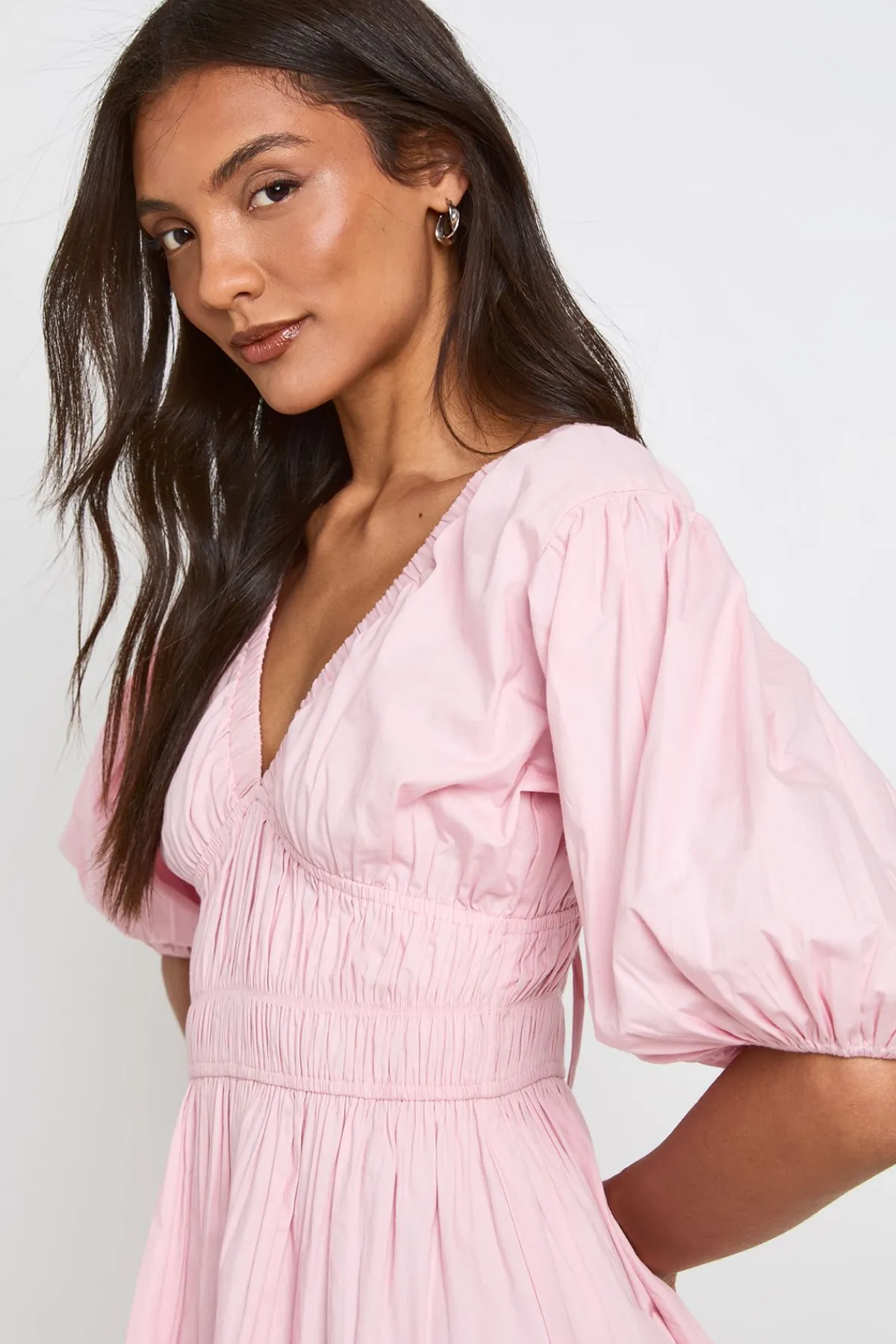 boohoo Robe Mini En Popeline De Coton Froncée Avec Encolure En V Et Manches Bouffantes<Femme Robes Courtes|Robes
