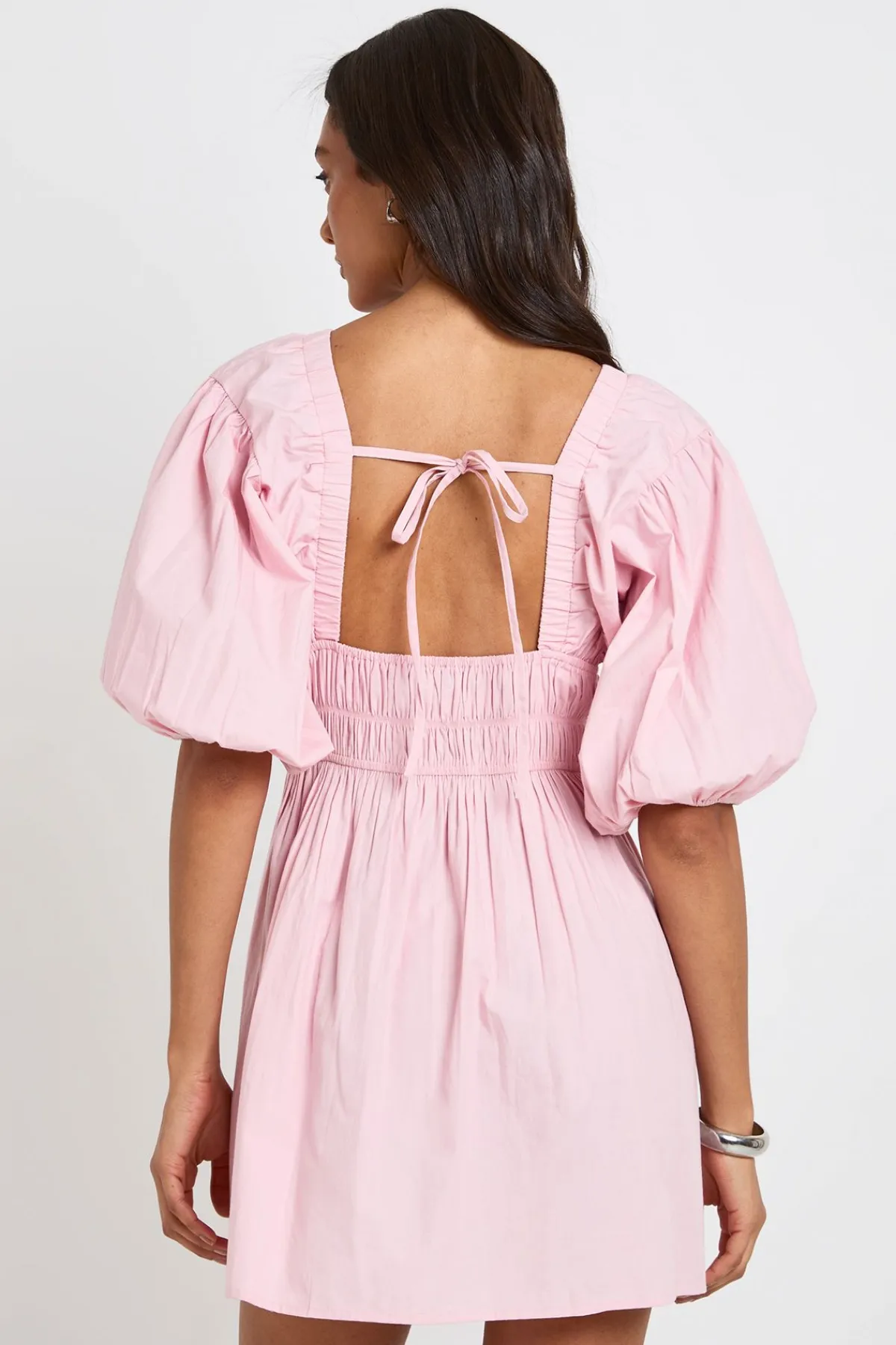 boohoo Robe Mini En Popeline De Coton Froncée Avec Encolure En V Et Manches Bouffantes<Femme Robes Courtes|Robes