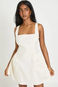 boohoo Robe Mini En Popeline À Encolure Carrée Et Jupe Ample<Femme Tons Neutres|Robes Patineuses