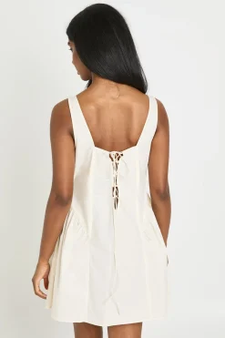 boohoo Robe Mini En Popeline À Encolure Carrée Et Jupe Ample<Femme Tons Neutres|Robes Patineuses