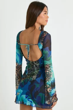 Robe mini en résille à fleurs à manches évasées
