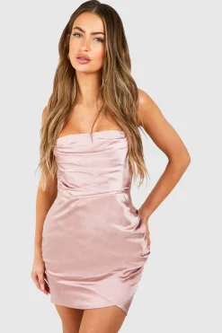 boohoo Robe mini en satin bandeau enveloppante<Femme Robes Moulantes|Satin Et Dentelle