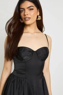 Robe Mini en Satin à Bustier Froncé et Jupe Évasée