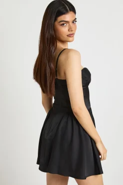 Robe Mini en Satin à Bustier Froncé et Jupe Évasée