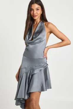 boohoo Robe Mini en Satin à Col Bénitier et Ourlet Asymétrique<Femme Satin Et Dentelle|Robes Patineuses