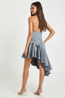 boohoo Robe Mini en Satin à Col Bénitier et Ourlet Asymétrique<Femme Satin Et Dentelle|Robes Patineuses