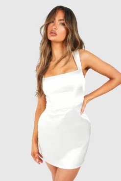 boohoo Robe mini en satin à corset et col carré<Femme Robes Corset|Robes Moulantes