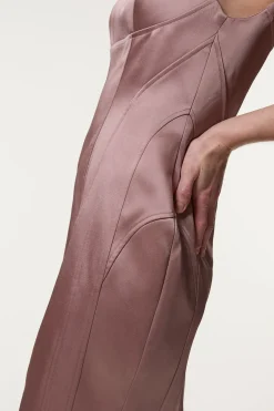 KarenMillen Robe mini en satin de viscose structurée, coupée sur mesure avec détail de couture<Femme Tailleurs|Satin Et Dentelle