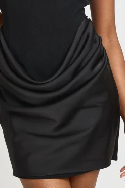 Robe Mini en Satin à Dos Drapé avec Détail Rose