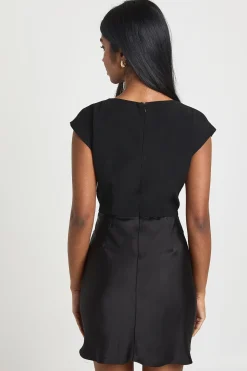 Robe Mini en Satin à Dos Drapé avec Détail Rose