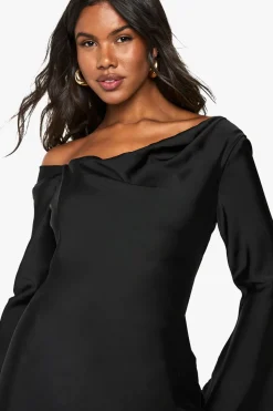 Robe mini en satin drapée à manches évasées