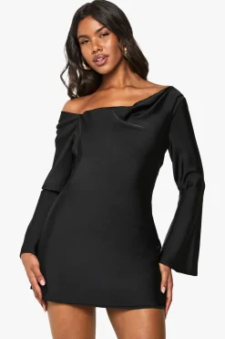 Robe mini en satin drapée à manches évasées