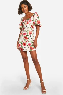 boohoo Robe mini en satin floral à manches courtes<Femme Satin Et Dentelle|Robes