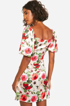 boohoo Robe mini en satin floral à manches courtes<Femme Satin Et Dentelle|Robes