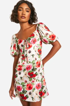 boohoo Robe mini en satin floral à manches courtes<Femme Satin Et Dentelle|Robes