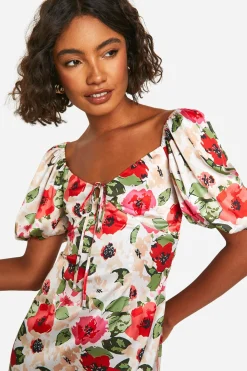 boohoo Robe mini en satin floral à manches courtes<Femme Satin Et Dentelle|Robes