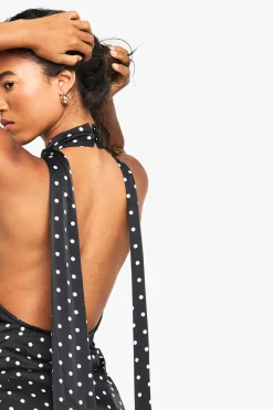 Robe mini en satin à pois avec col haut