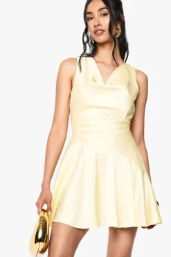 Robe Mini en Satin à Taille Basse