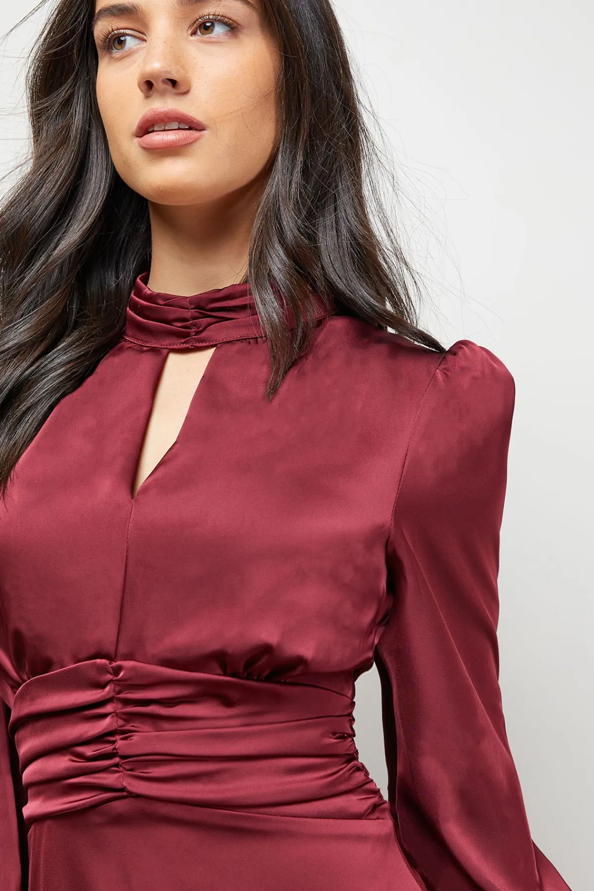 Oasis Robe Mini en Satin à Taille Froncée, Col Montant et Manches Bouffantes<Femme Satin Et Dentelle|Robes À Manches Longues