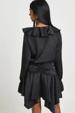 Robe Mini en Satin Texturé avec Détails de Volants