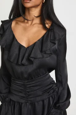 Robe Mini en Satin Texturé avec Détails de Volants