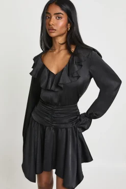Robe Mini en Satin Texturé avec Détails de Volants