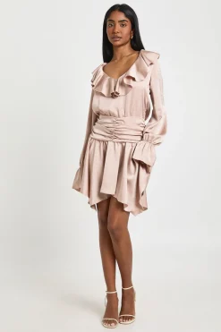 Robe Mini en Satin Texturé avec Détails de Volants