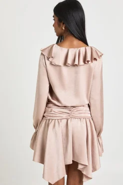 Robe Mini en Satin Texturé avec Détails de Volants