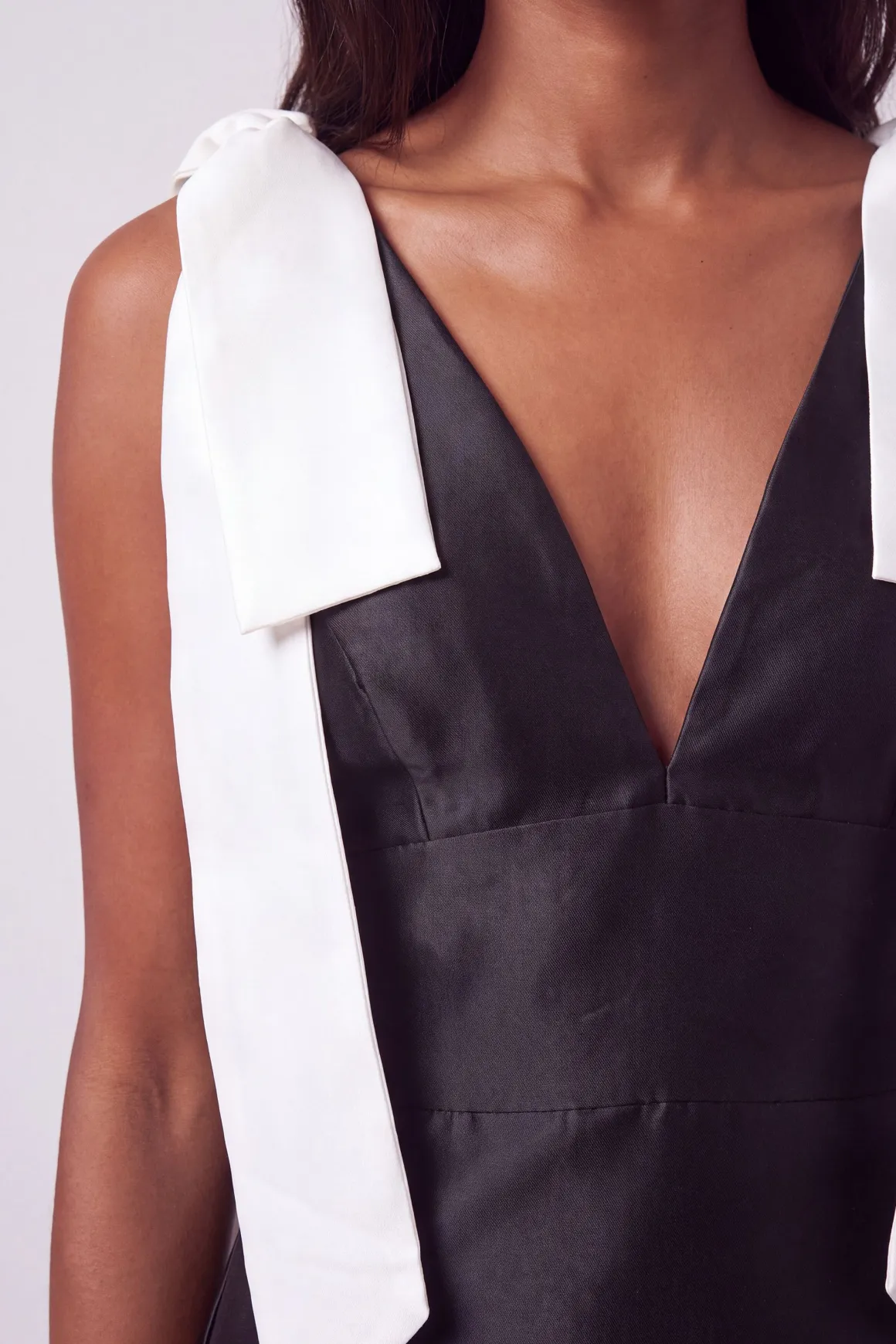 Robe Mini En Sergé À Liens Contrastés Aux Épaules
