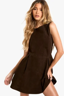 boohoo Robe mini en suède à plis en boîte<Femme Looks Chocolat|Robes