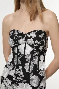 Robe Mini en Tissu Tissé Structuré à Appliqué Floral