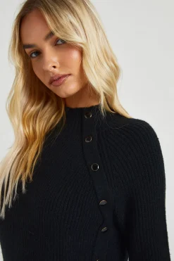 Robe mini en tricot avec détails boutons