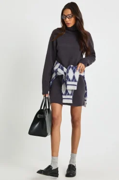 Robe mini en tricot épais à col roulé haut