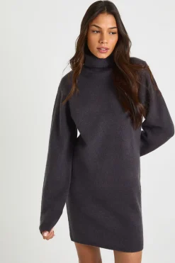 Robe mini en tricot épais à col roulé haut