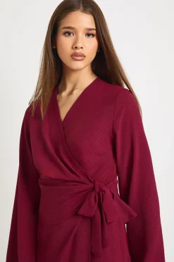 Robe mini à enveloppement avant martelé