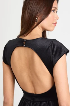 Robe mini en velours avec jupe ample et dos nu