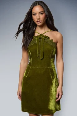 Robe Mini en Velours avec Nœud Devant et Détails en Dentelle