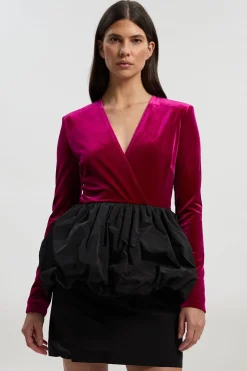 Robe Mini en Velours à Décolleté Plongeant et Basque en Taffetas à Manches Longues