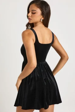 boohoo Robe mini en velours de style laitière à encolure carrée<Femme Robes Patineuses|Robes