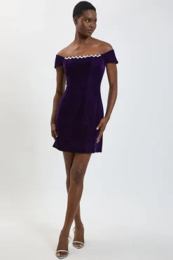 Robe Mini En Velours À Encolure Ornée De Cristaux