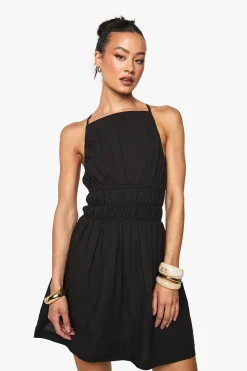 boohoo Robe Mini Froncée Aspect Lin Tall<Femme Robes|Robes Noires