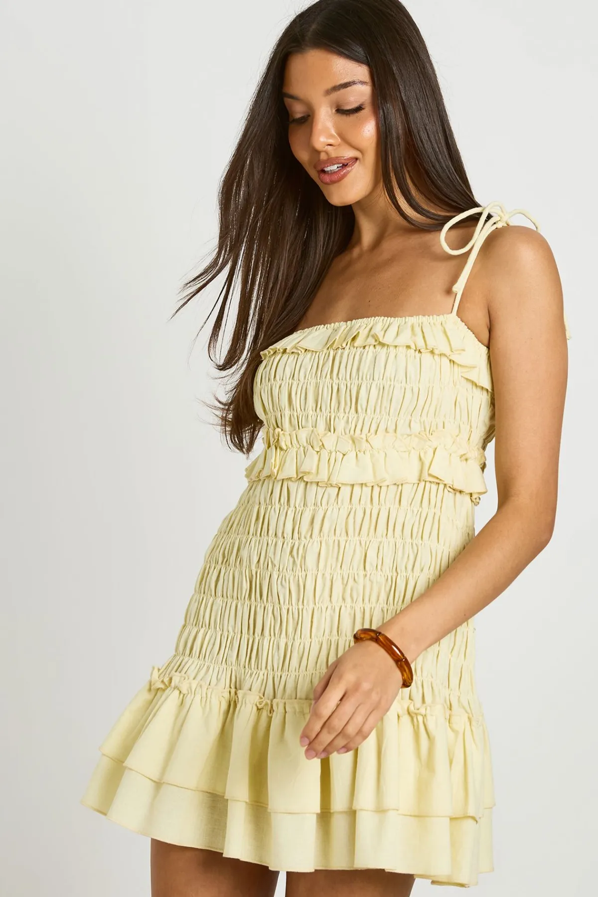 boohoo Robe Mini Froncée À Effet Lin Avec Ourlet À Volants Petite<Femme Robes Patineuses|Robes