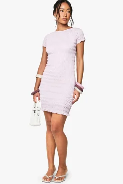 Robe mini froncée à manches cap