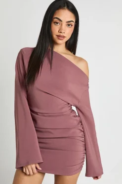Robe Mini Froncée À Épaules Dénudées Et Manches Évasées