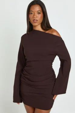 Robe Mini Froncée À Épaules Dénudées Et Manches Évasées