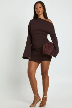 Robe Mini Froncée À Épaules Dénudées Et Manches Évasées