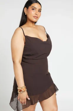 Robe Mini Grande Taille À Col Bénitier Et Bretelles Fines