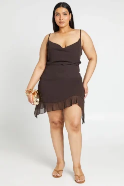 Robe Mini Grande Taille À Col Bénitier Et Bretelles Fines