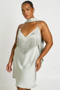 boohoo Robe Mini Grande Taille À Décolleté Plongeant Avec Franges À Pompons Et Détail Foulard<Femme Robes|Robes De Soirée